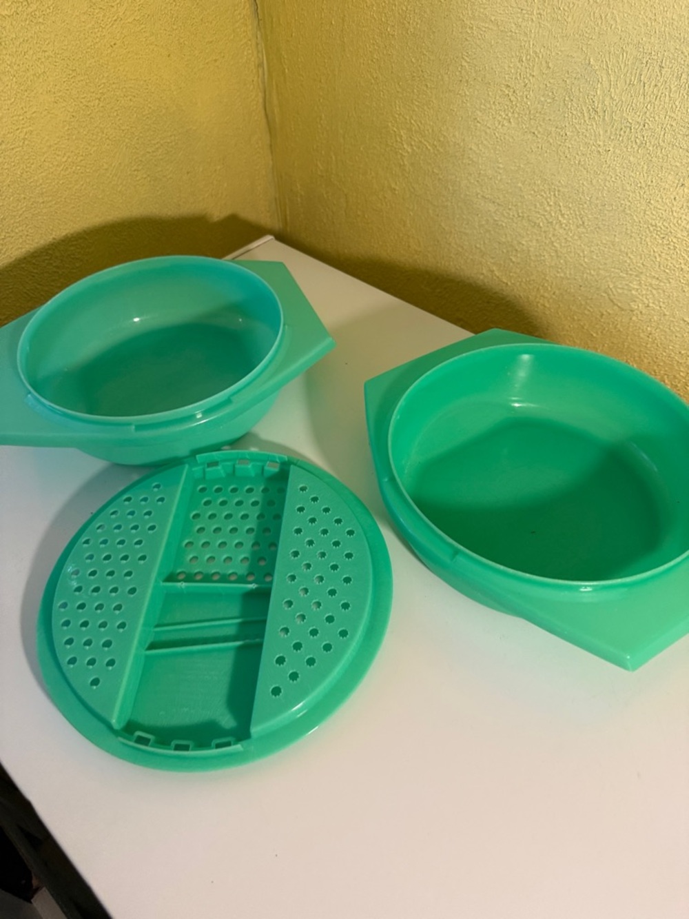 Tupperware Teal Multi-Purpose Plastic Strainer/Grater Set - Picture 2 of 6
